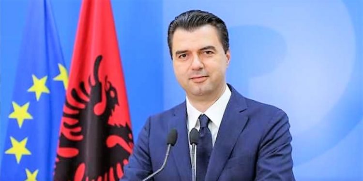 Basha reagon për ardhjen e afganëve: “Shqipëria ka të drejta dhe detyrime. Shpopullimi  nuk vjen nga zgjidhjet strategjike të NATO-s, por nga keqqeverisja e pakicës që e ka bërë vendin të pajetueshëm”