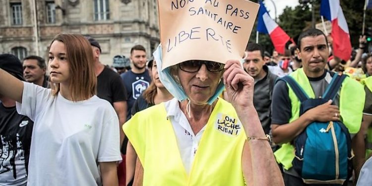 Francë/ Vazhdojë protestat kundër pasaportës shëndetësore dhe vaksinimit të detyrueshëm