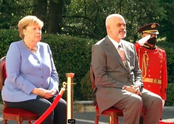 Kancelarja Merkel mbërrin në Tiranë