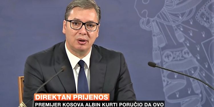 Reciprociteti i targave të përkohshme Kosovë-Serbi, Vuçiç: “Nëse Prishtina rrezikon pronën serbe, do thërrasim Naton për ndihmë”