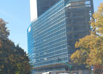 Bjerrja e Tiranës së vjetër. Kullat që po rriten në  qendër  të kryeqytetit