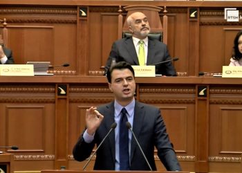 Rama dhe Basha debat për energjinë në Parlament. Basha: “Je si Llukashenko, e shpie popullin në kufij të varfërisë, për t’i vjedhur votat”