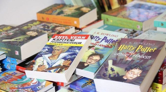 Varfëria e bibliotekave shkollore, reagon Shoqata e Botuesëve Shqiptarë: “Ka 10 vjet që nuk bëhet pasurimi i tyre”