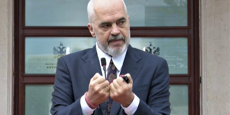Rama pas mbledhjes së qeverisë: “Shqipëria ka ujë, prodhon energji e naftë vetë, janë broçkulla. Qëllimi, të mbrojmë konsumatorin familjar. Ulja e tvsh nuk ndihmon”