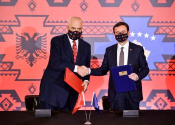 Shqipëri-Kosovë tashmë thuajse një shtëpi. Nënshkruhen marrëveshjet mbi lëvizjen e lirë,  sigurimet shoqërore dhe njohjen e diplomave