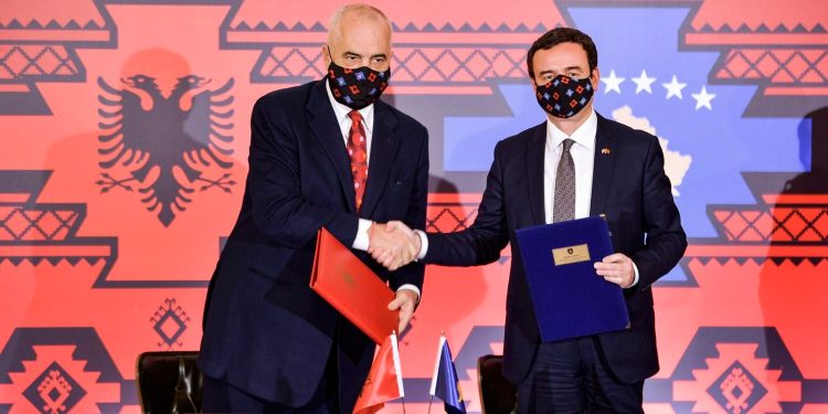 Shqipëri-Kosovë tashmë thuajse një shtëpi. Nënshkruhen marrëveshjet mbi lëvizjen e lirë,  sigurimet shoqërore dhe njohjen e diplomave