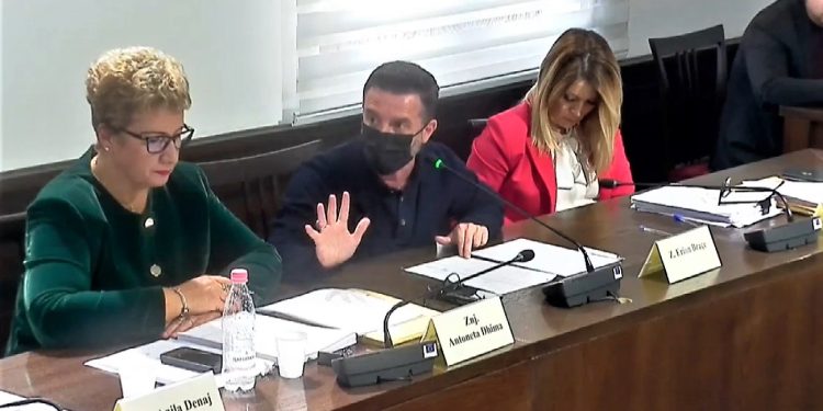 Braçe: “Bujqësinë e ka shkatërruar luhatja e politikave të taksimit. Skemat duhet të jenë qëndrueshme, jo të ndryshojnë çdo dy vjet”