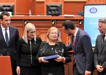 Kadaresë i jepet titulli “Kalorësi i Madh i Urdhërit të Pleiadës, i Frankofonisë dhe Dialogut mes Kulturave”