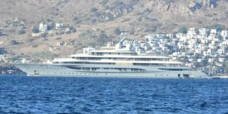 Bill Gates feston ditelindjen e 66. Mes të ftuarëve, edhe Jeff Bezos