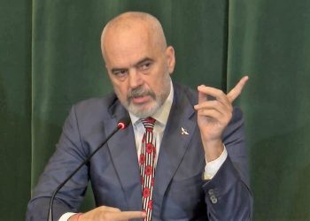 Rama paralajmëron drejtuesit e guroreve: “Mbillni pemë sipas kontratave, ose do mbylleni të gjitha”