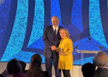 Strehoi afganasit, Rama merr nga  Hillary Clinton çmimin “Vital Voices Global”