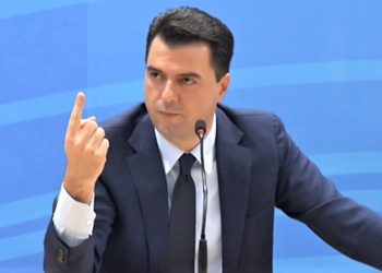 Vazhdon pingpongu Basha-Berisha. Basha: “Më 18 dhjetor dualizmi në PD merr fund. Do ketë vetëm një parti e një kryetar.  Skenari i sotëm skenar provokimi