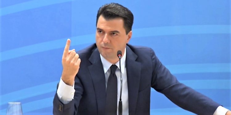 Vazhdon pingpongu Basha-Berisha. Basha: “Më 18 dhjetor dualizmi në PD merr fund. Do ketë vetëm një parti e një kryetar.  Skenari i sotëm skenar provokimi