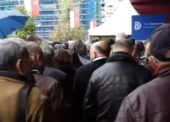 Mblidhen delegatët demokratë për të shkarkuar Bashën. Berisha pret t’i dorëzohen çelësat për rithemelimin e PD-së