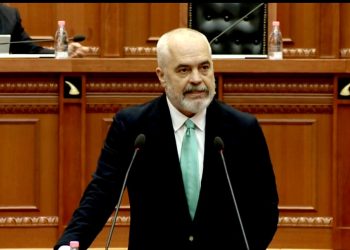 Dyfishohet ndihma ekonomike për fëmijët e atyre që kanë humbur jetën në krye të detyrës. Miratohet ligji për fëmijët nën kujdestarinē e Shtetit