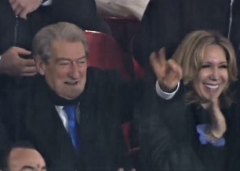 Kuvendi i Berishës shkarkon Bashën. Tashmë PD-ja pezull mes dy fraksioneve dhe pa kryetar