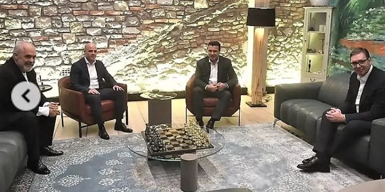 Aleksandër Vuçiç poston foto nga takimi në Elbasan: “Open Balkan iniciativë e mrekullueshme…”