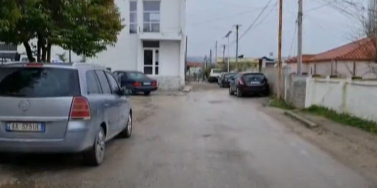 Fier/ Po merrte xhupin, mbytet me kapuçin! Vdes në një kopësht privat 3 vjeçari