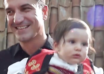 “Tirana qytet i rinisë”, Veliaj e nis 2022 me Napolonin (video)