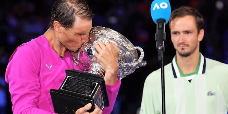 Australian Open/ Nadal mund Medvedev. “Një prej fitoreve më emocionuese të karrierës sime’’