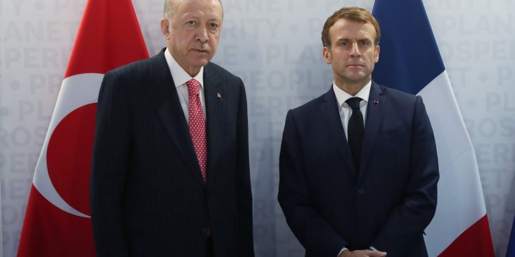 Turqia i bashkohet Francës kundër Rusisë/ Erdogan: “Sulmi, dhunim i rëndë i të drejtës ndërkombëtare”