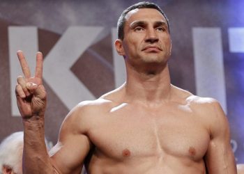 “Besojmë tek Ukraina, tek vendi dhe njerëzit tanë”.  Wladimir dhe Vitali Klitschko i bashkohen luftës kundër Rusisë