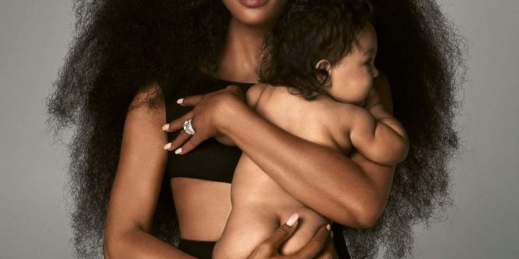 Naomi Campbell shfaq për herë të parë fytyrën e së bijës: “Nuk është e adoptuar, është ime bijë”