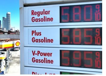 Nafta shkon mbi 100 dollarë për fuçi. Konflikti në Ukrainë, pritet të sjellë një rritje të mëtejshme të çmimit