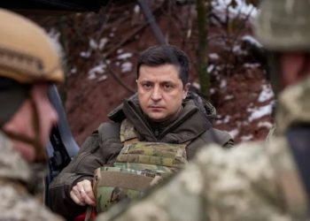 Zelensky refuzon evakuimin prej amerikanëve, “Lufta bëhet këtu. S’kam nevojë për xhiro, më jepni  antitankë”