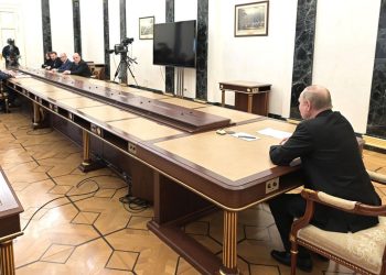 BBC pezullon punën në Rusi. Putin nxjerr ligjin që dënon me 15 vite burg ata që japin “fake news” mbi konfliktin Ukrainë-Rusi