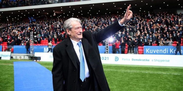 Basha jep dorëheqjen, Berisha deklaron: “Ftoj demokratët kudo që janë, të punojmë së bashku”