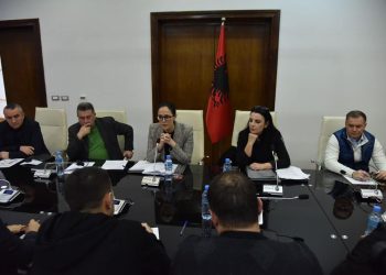 Nafta 217 lekë litri/ pas mbledhjes së Bordit, Rama publikon çmimet e nënprodukteve të naftës për konsumatorët