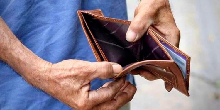 Basha për “Paketën e Rezistencës”/ “Ndërkohë që bën sikur po ndihmon qytetarët, qeveria po programon të rikthejë taksën për Biznesin e Vogël dhe një sërë taksash të tjera”