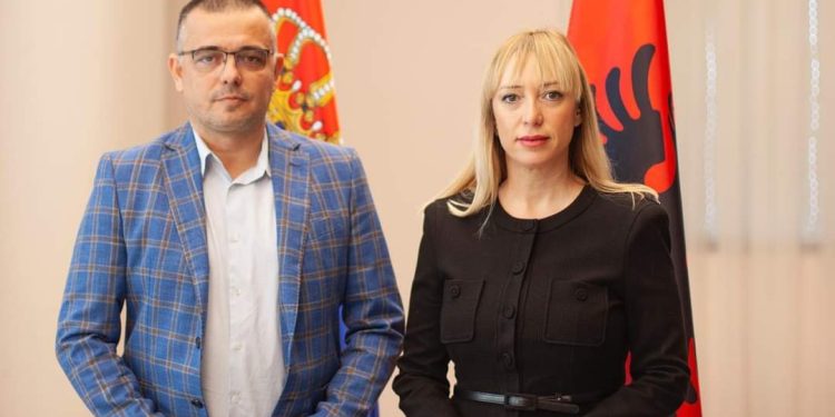 Çlirohen kontratat e “Ballkanit të Hapur” për import-eksportin e misrit e të grurit. Krifca takohet me homologun serb