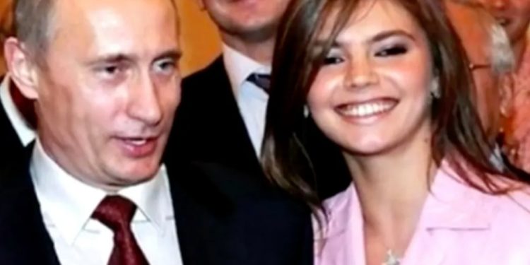 Putin kujdeset për familjen që ka me të dashurën.  E strehon bashkë me katër fëmijët në Zvicër