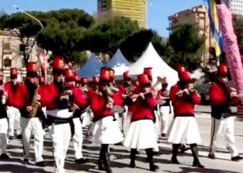 Dita e Verës/ Veliaj publikon performancën e Bandës së Qytetit. Qortohet nga kritkët, për shumën marramendëse harxhuar për këtë ditë