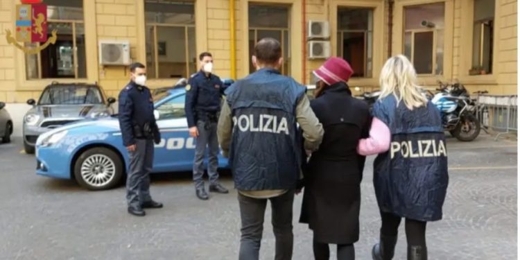 Çasti i arrestimit të këngëtares Elsa Lila nga policia italiane (video)