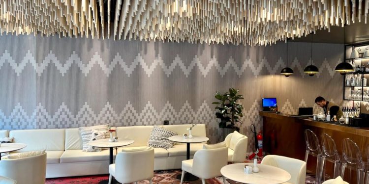 Sallë VIP në aeroportin “Nënë Tereza”. Kërkohen të rinj me paga nga 60 mijë lekë të reja e lartë