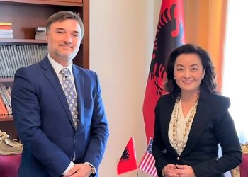 Sali Berishës i ngec sharra në gozhdë. Yuri Kim njeh Alibeajn si kryetar të PD-së