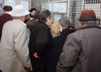 Vonohen me 4 ditë pensionet në Fier/ Pensionistëve u thuhet “Nuk ka lekë”