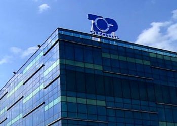 Plas në televizionin kombëtar Top Channel. Televizioni akuzon punonjësit për gjobëvënie, punonjësit akuzojnë pronaren e televizionit
