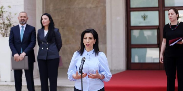 Kush ka mesatare 6.5 mund të bëhet gazetar ose përkthyes. Ministrja Kushi bën me dije vendimin