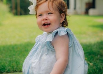 Ju prezantojmë me Lilibetën, të bijën e princit Harry dhe aktores Meghan Markle