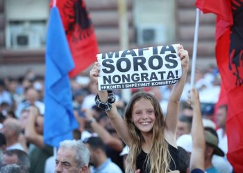 ME FOTO/ Protesta e Berishës “Shqipëria në rrezik. Mos thuaj ç’më duhet mua”