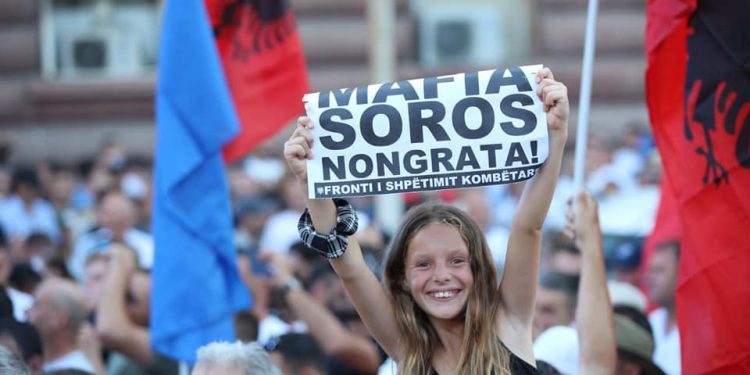 ME FOTO/ Protesta e Berishës “Shqipëria në rrezik. Mos thuaj ç’më duhet mua”