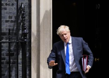 Me tërë kabinetin kundër, Boris Johnson pranon më në fund dorëheqjen