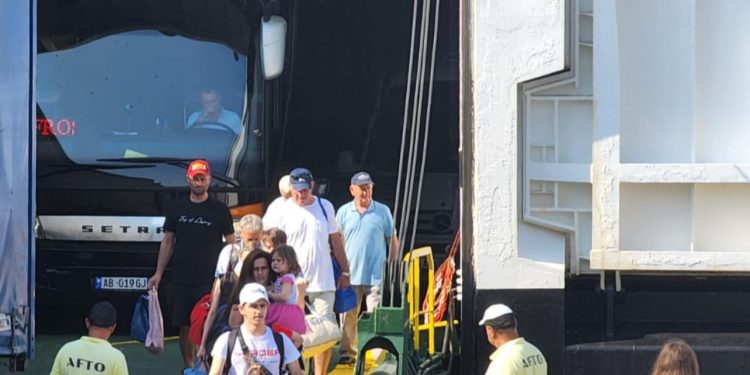 30 mijë turistë kanë mbërritur prej Durrësit, Rama jep lajmin