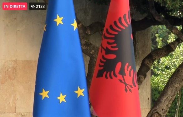 Nisja e negociatave me BE-në, ngrihet simbolikisht flamuri evropian. Rama: “Nga sot, rruga jonë nuk bëhet më e lehtë”