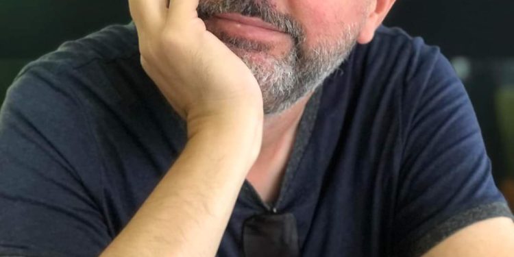 Studiuesi Ag Apolloni mbi plagosjen e Salman Ruzhdies: “Lutem që edhe vëllezërit tanë myslimanë ta kapërcejnë Mesjetën”