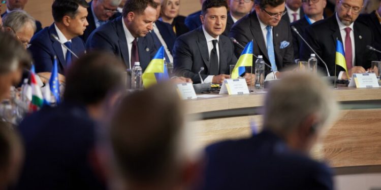 “Fitorja e Kievit, kalon nga rimarrja e Krimesë”, Zelenskij sfidon Putinin